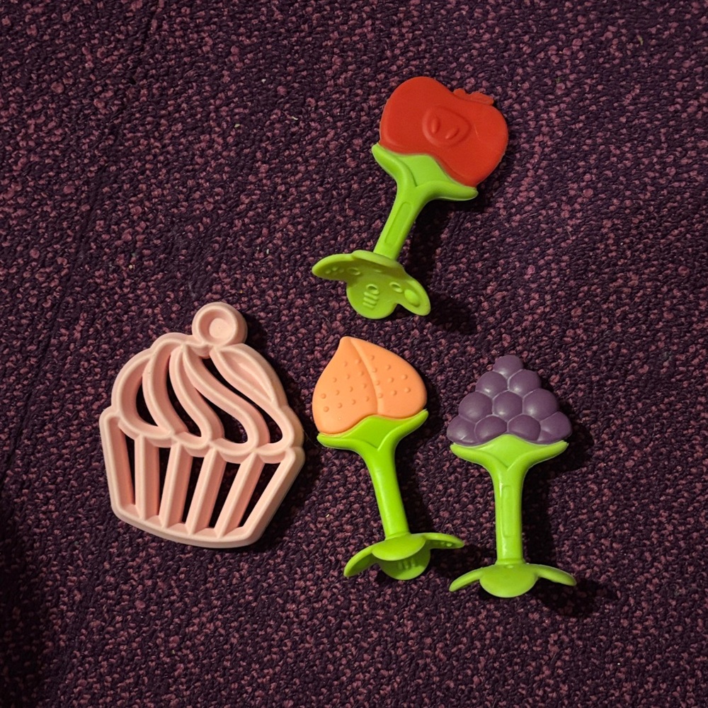 Baby teethers set